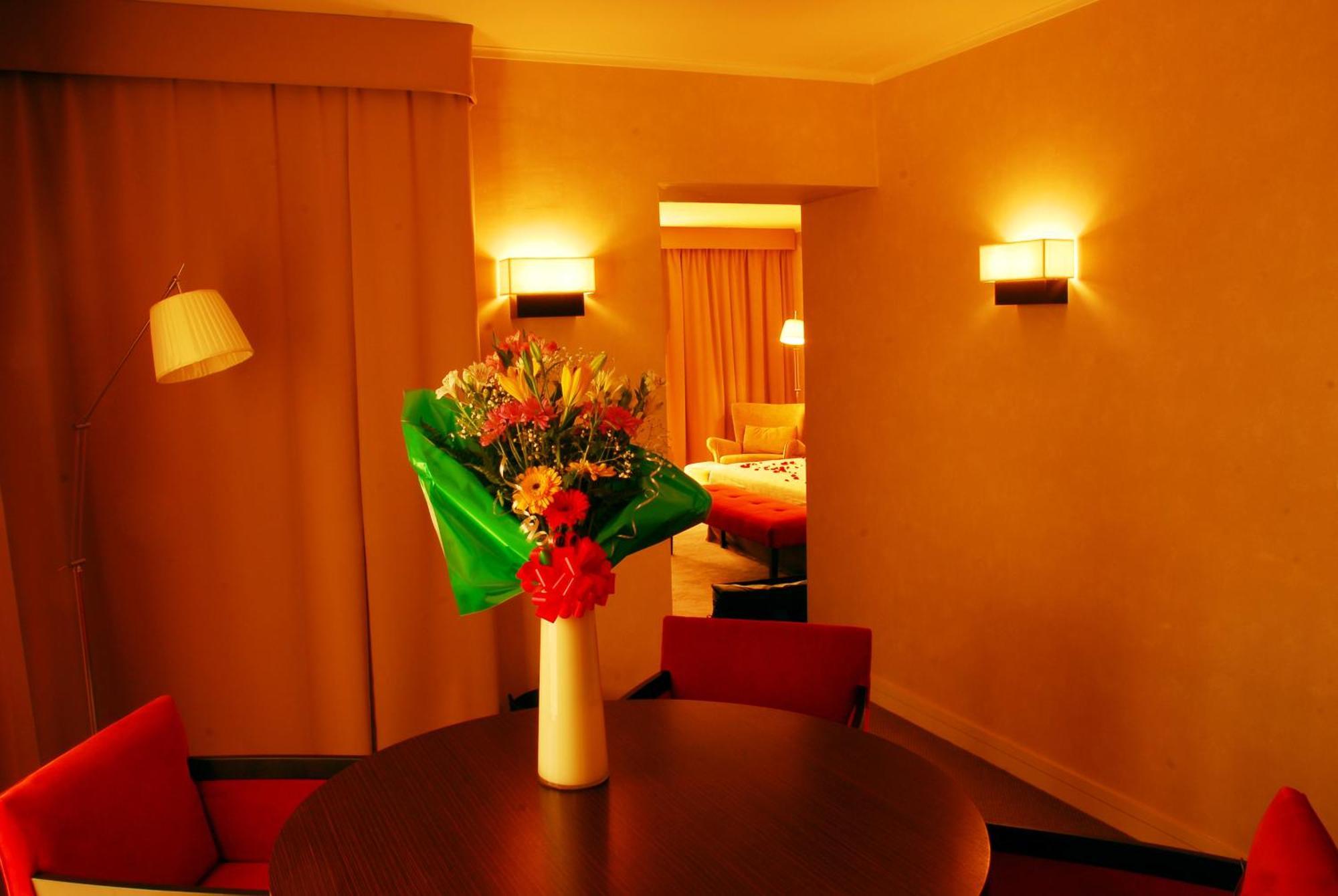 Howard Johnson Plaza Resort & Casino Mayorazgo Parana Phòng bức ảnh A suite at the hotel