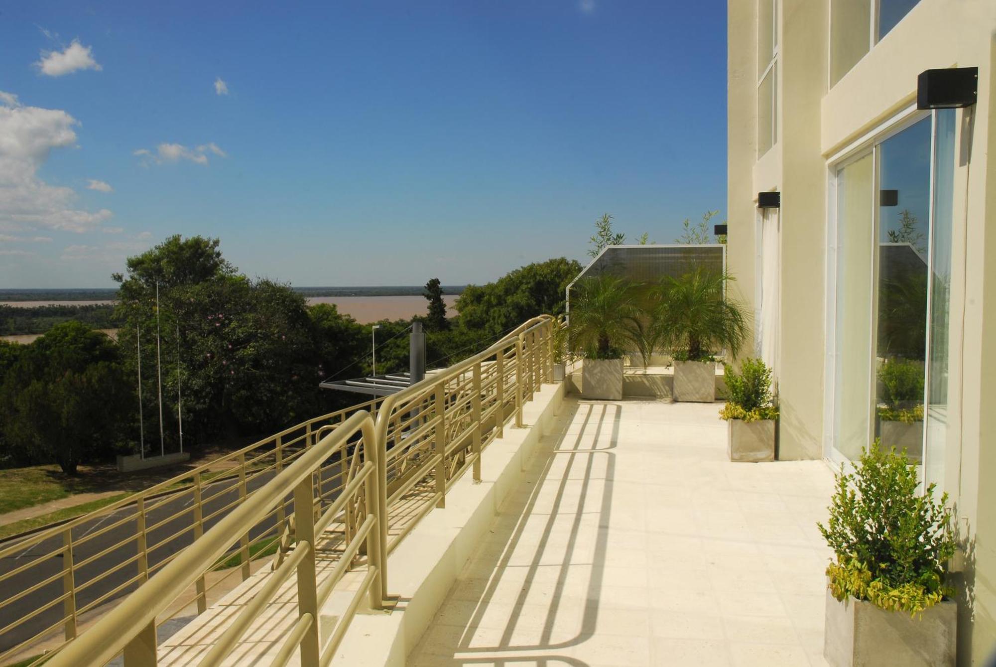 Howard Johnson Plaza Resort & Casino Mayorazgo Parana Phòng bức ảnh A balcony
