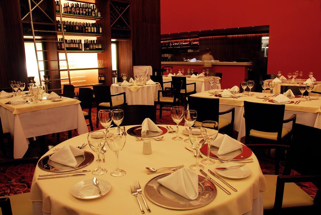 Howard Johnson Plaza Resort & Casino Mayorazgo Parana Ngoại thất bức ảnh Restaurant in the hotel