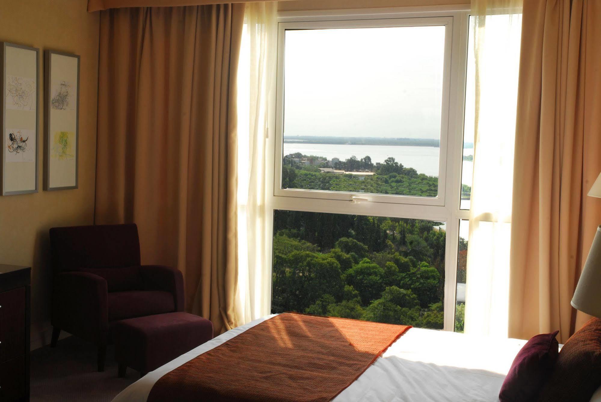Howard Johnson Plaza Resort & Casino Mayorazgo Parana Ngoại thất bức ảnh A room at the hotel