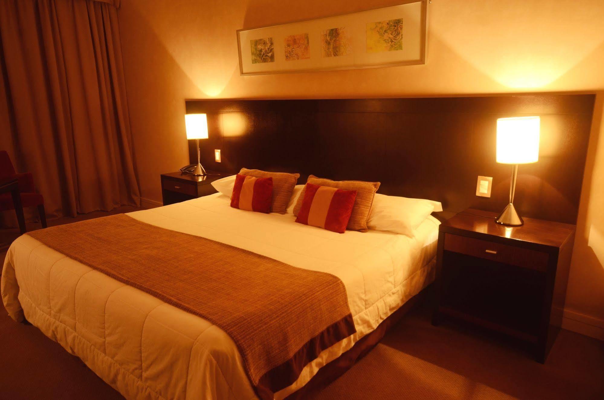 Howard Johnson Plaza Resort & Casino Mayorazgo Parana Ngoại thất bức ảnh A bedroom at the hotel