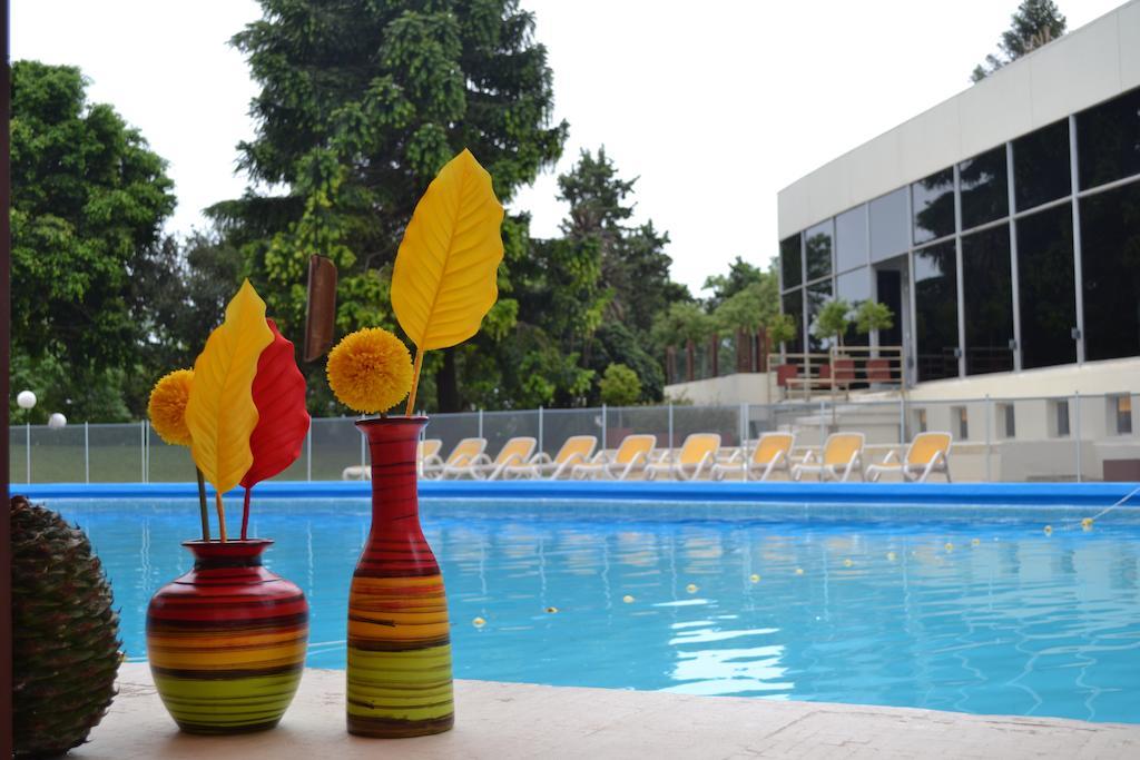Howard Johnson Plaza Resort & Casino Mayorazgo Parana Ngoại thất bức ảnh The swimming pool at the hotel